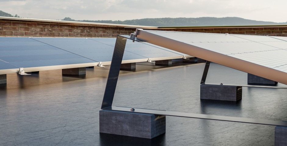 Ballasterade solmonteringsstrukturer för platta tak