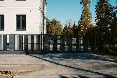 Palissadstaket av metall